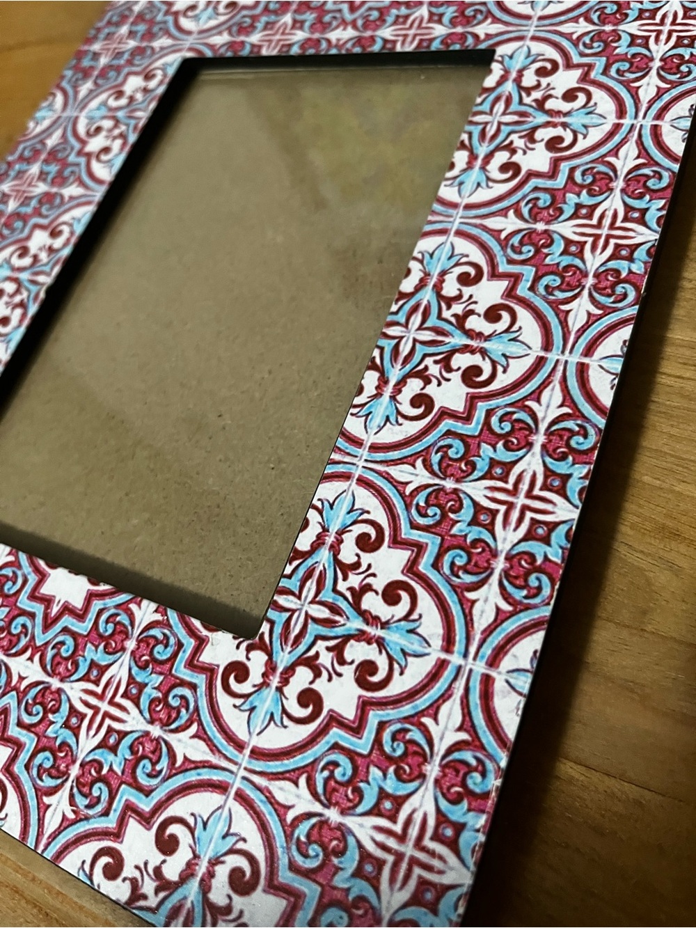 Decorative Red and White Patterned Photo Frame never used - Picture 2 of 4